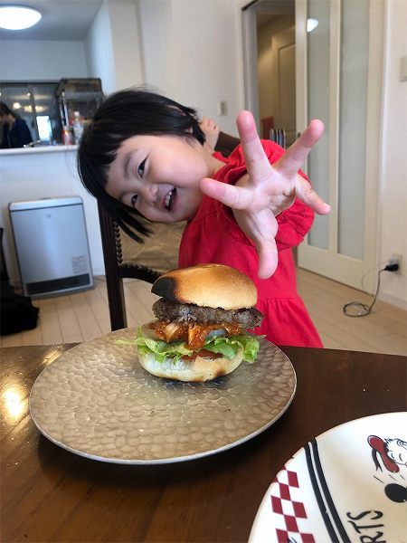 【スザンヌの妹マーガリンの子育てin熊本】モスソース風ハンバーガー🍔を一緒につくったよ❤️