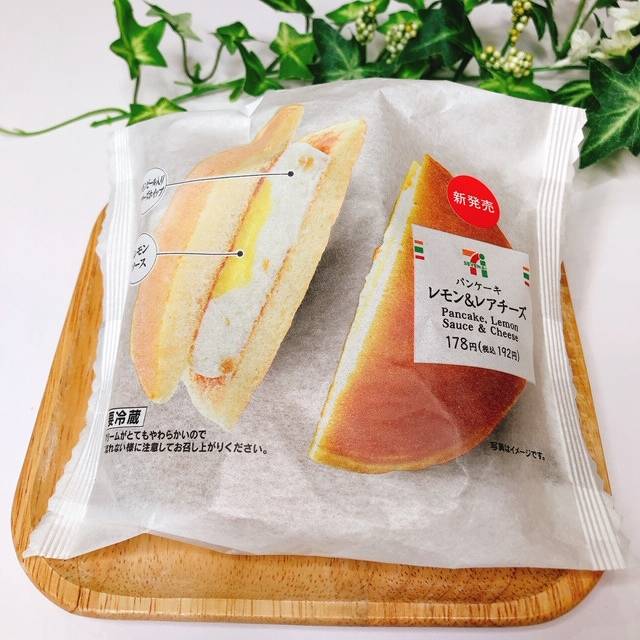 セブンイレブン　パンケーキ　レモン＆レアチーズケーキ