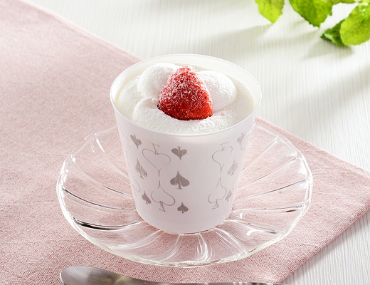 暑い夏に食べたい！CUPKE　とろけるクリームの苺ショート