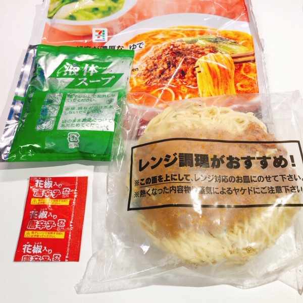 セブン　胡麻が濃厚な担々麺