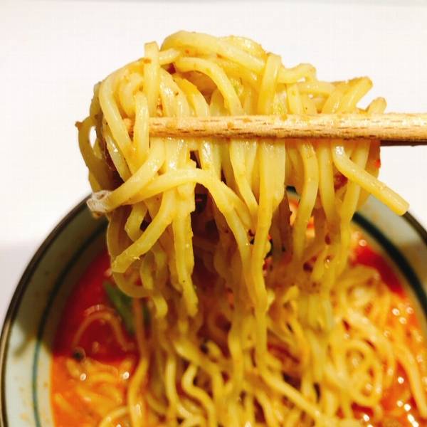 セブン　胡麻が濃厚な担々麺