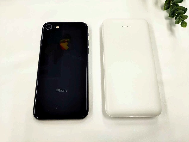 iphone8を約3回充電可能なモバイルバッテリー！