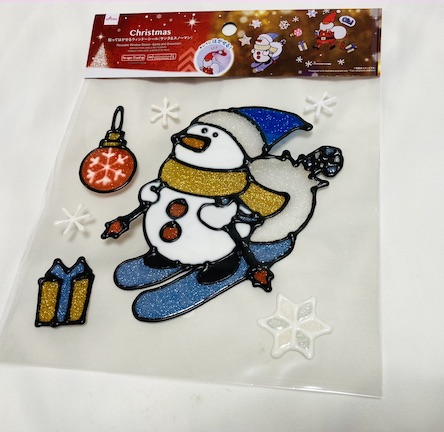 コーナーの前に大行列 これ考えた方 天才 窓に貼れて 超絶きれいにはがせるクリスマスの飾りが大人気 ダイソー Babydot ベイビードット