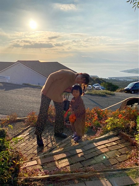 【スザンヌの妹マーガリンの子育てブログ】熊本の絶景カフェ♡黄金に輝く海をみながら☺️オーナーさんは元◯◯！！♡