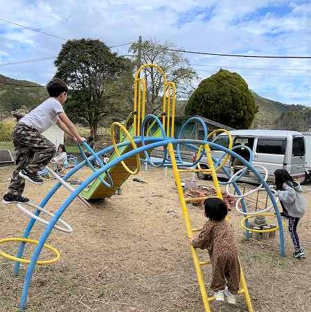 【スザンヌの妹マーガリンの子育てブログ】人も町も最高な津奈木町、海が見える廃校を活かした津奈木オイスターバルにいってきたよ！