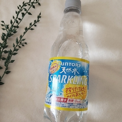 サントリー　天然水スパークリング　レモン