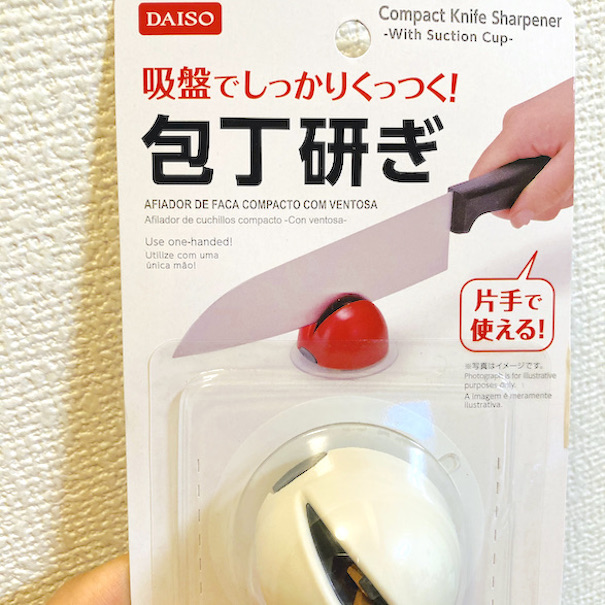 ピタッと吸盤でしっかりくっついて、片手で使えます。