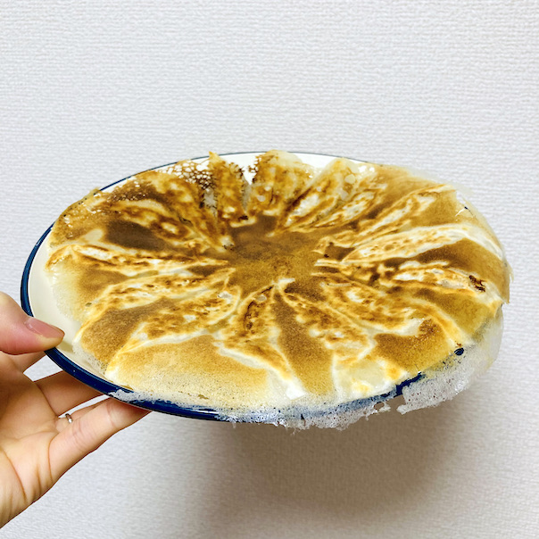 餃子を焼いている間に中のあんが出てくるということもなく、仕上がりも綺麗にできました。