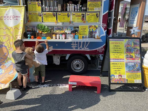 お店は厚狭駅在来線口の目の前にありますが、この日はキッチンカーでの販売でした