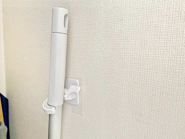 とても簡単に、しかも片手でモップをかけることができます。