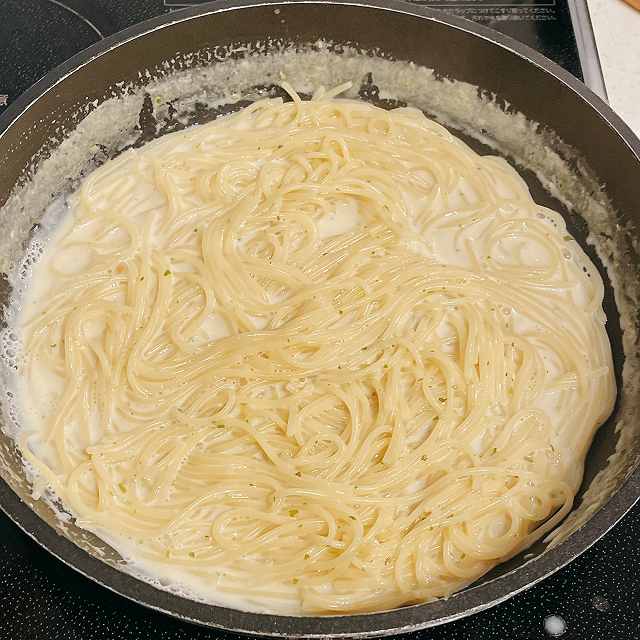 ４種のチーズパスタ　調理中