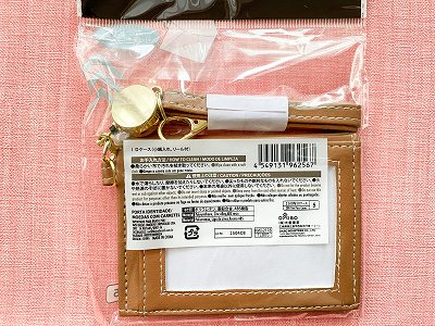 表面はレター風のデザインで、裏は普通のパスケースです。