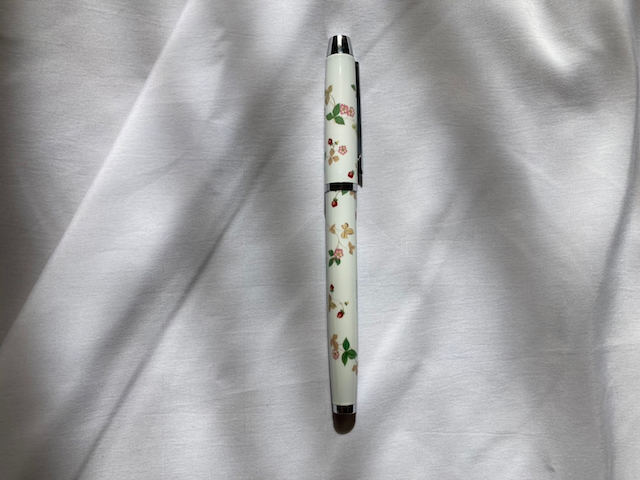 万年筆は華やかな花柄！