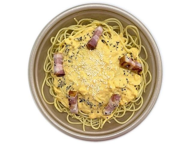 濃厚チーズとベーコンのカルボナーラ