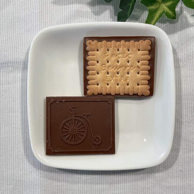 ミルクチョコレートビス　デザイン