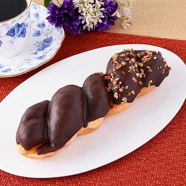 チョコとナッツのツイストドーナツ