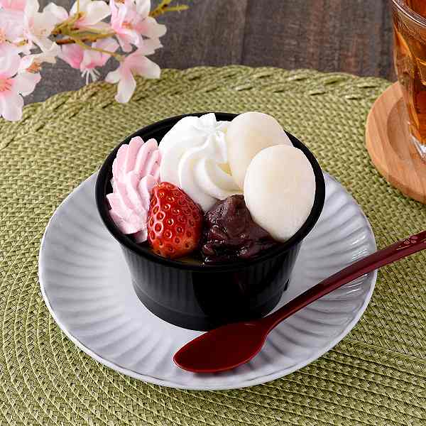 いちごの春色パフェ