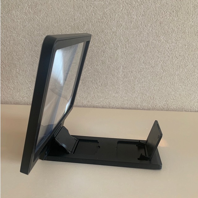 部品を引き出してスクリーンを立てかけます。
