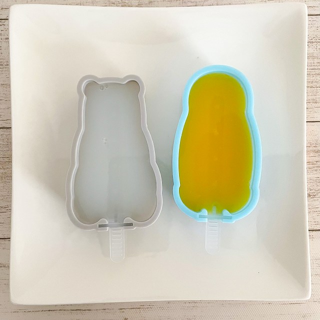 ジュースを注ぐ