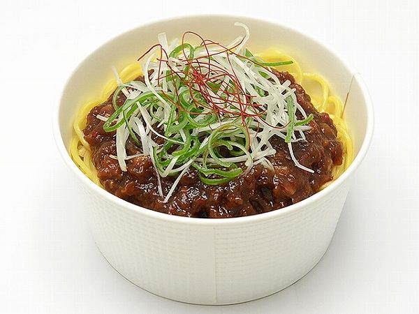 ジャージャー麺　大豆ミート使用