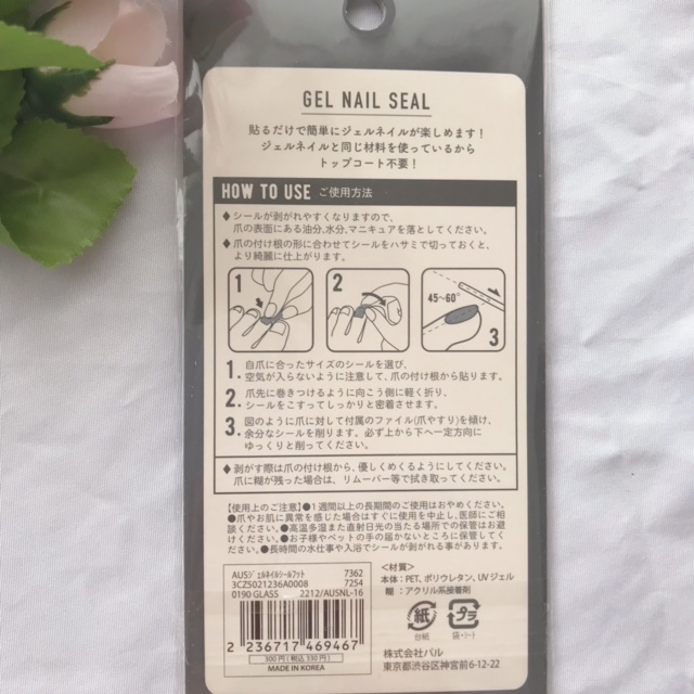 爪先にラインストーンがバランスよく入ったものもあり、薄いブラウンカラーが上品さを際立ててくれます。