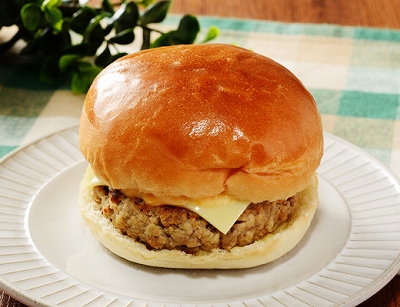 チーズにおぼれる！肉厚チーズバーガー