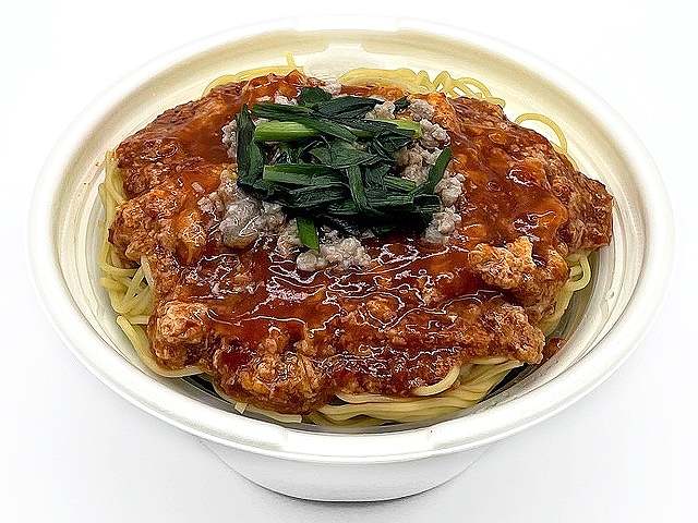 ３種の唐辛子と玉子で仕上げた旨辛麺