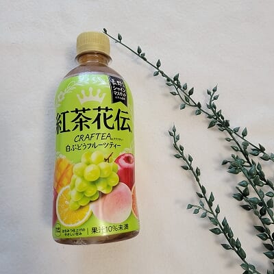 「紅茶花伝 クラフティー 白ぶどうフルーツティー 440ml」