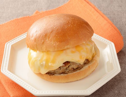 とろ〜り3種チーズの肉厚チーズバーガー