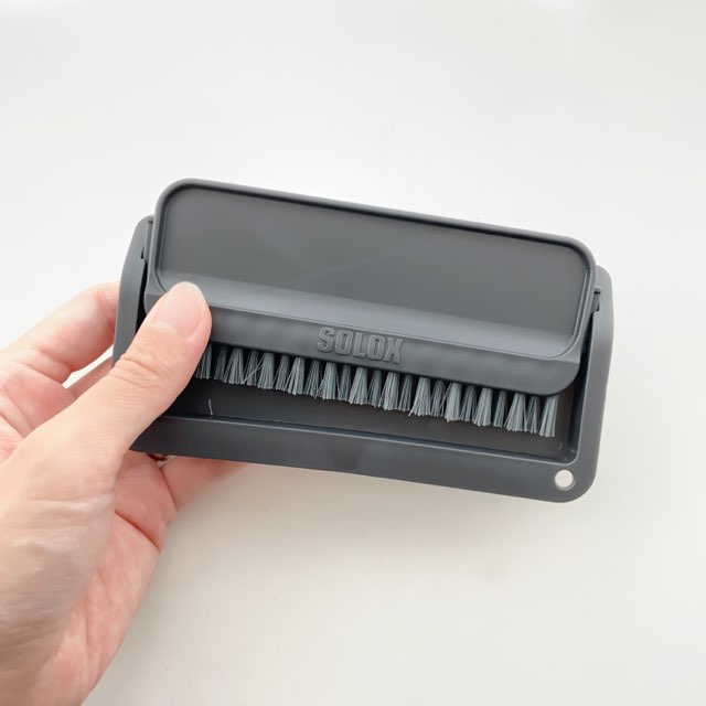 ほうきを上に押し上げる