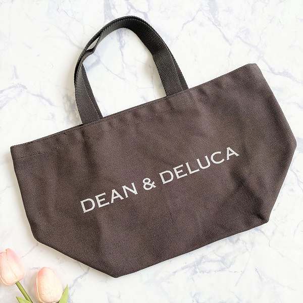 「DEAN & DELUCA」ロゴ