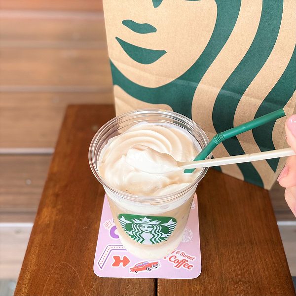 バニラとコーヒー風味のホイップクリーム