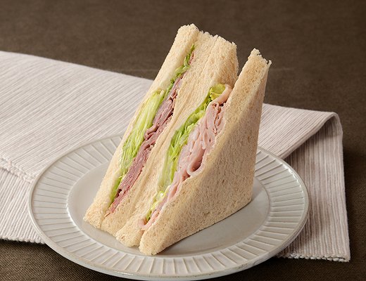 ローストビーフとスモークモモハムサンド