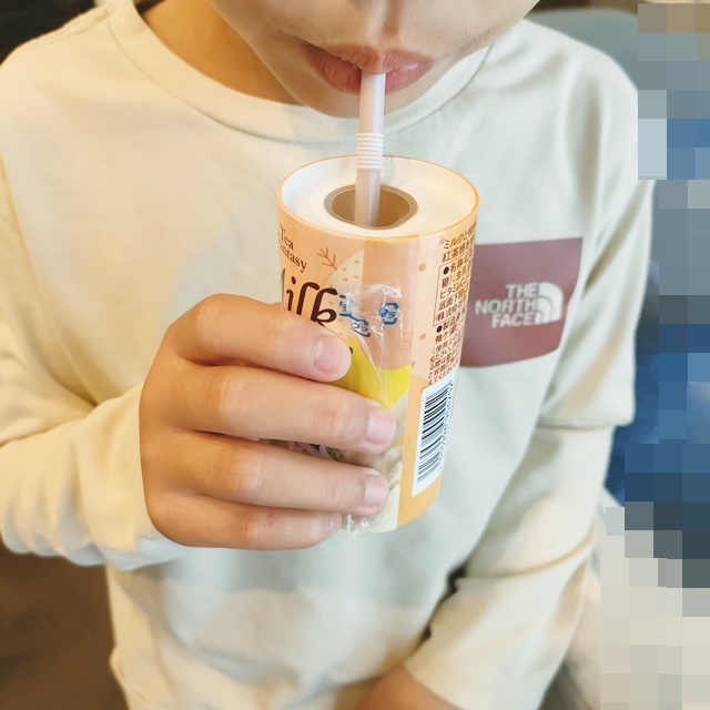 子供がミルクティーを飲みたい！