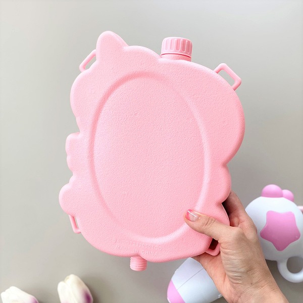 背面はピンク