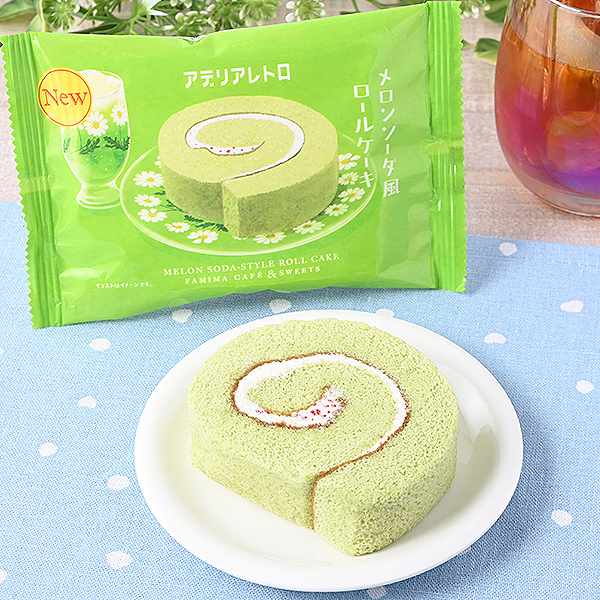 メロンソーダ風ロールケーキ
