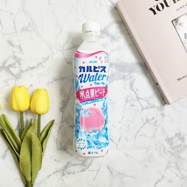 「アサヒ　カルピスウォーター　氷点果ピーチ　490ml」を買うと「アサヒ　カルピスウォーター　500ml」の無料引換券がもらえる！