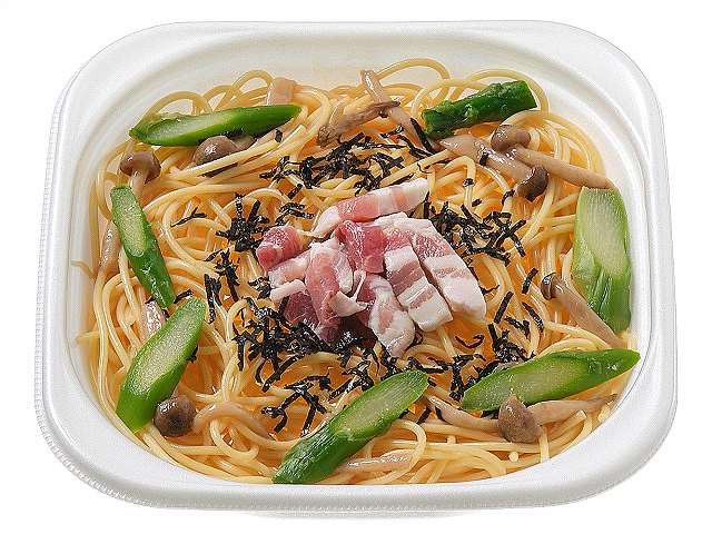 アスパラとパンチェッタのバター醤油パスタ