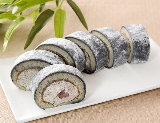 お餅で巻いたもち食感ロール(ごま＆あんこ)