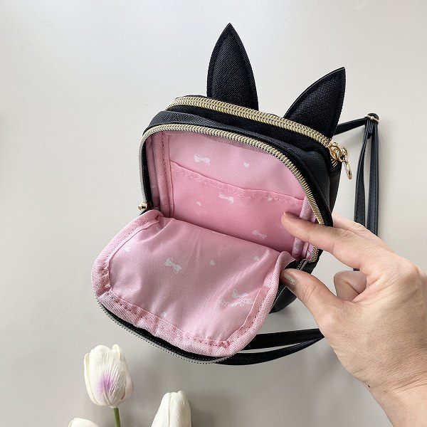 ひとつめのファスナーを開く
