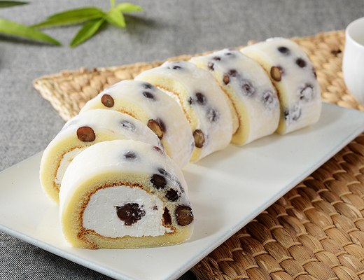 塩豆大福仕立てのもち食感ロール