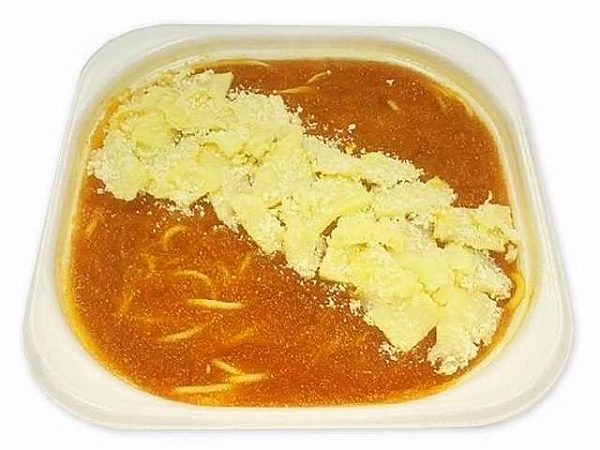 トマトソースとチーズのパスタ
