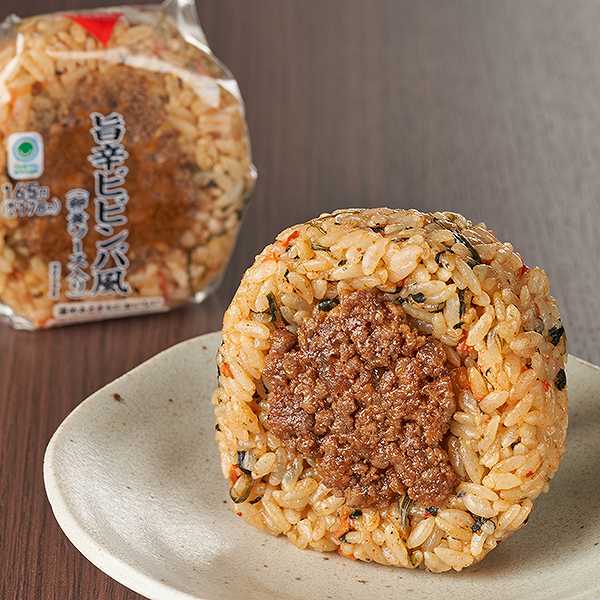 旨辛ビビンバ風おむすび（卵黄ソース入り）