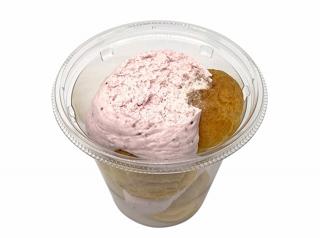 カップｄｅプチシュー　＆苺ホイップクリーム