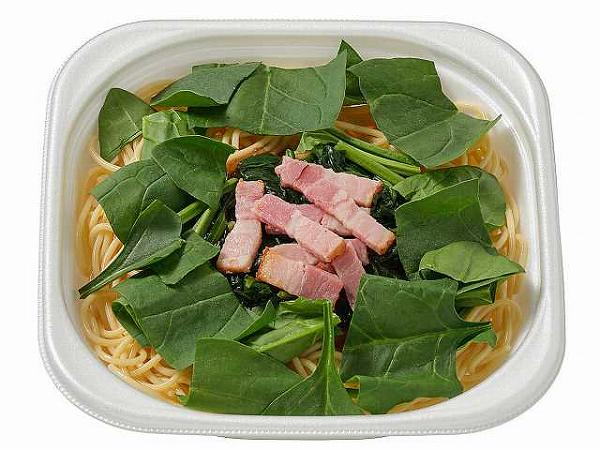 ほうれん草とベーコンのバター醤油パスタ