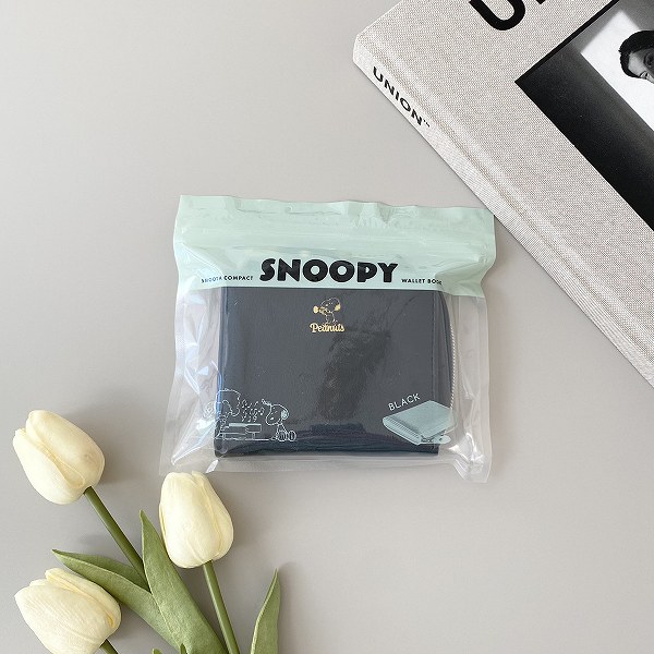 『SNOOPY SMOOTH COMPACT WALLET BOOK BLACK』