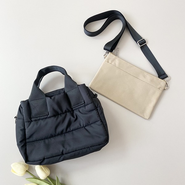バッグのショルダーストラップを付けるとサコッシュになります