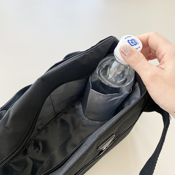 500ｍLペットボトルやタンブラーを縦に入れることができるポケット