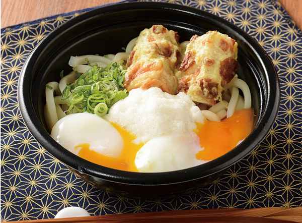 盛りすぎ！半熟玉子とろろうどん