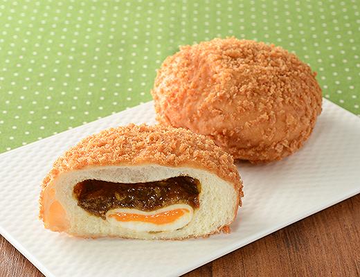半熟卵入りカレーパン